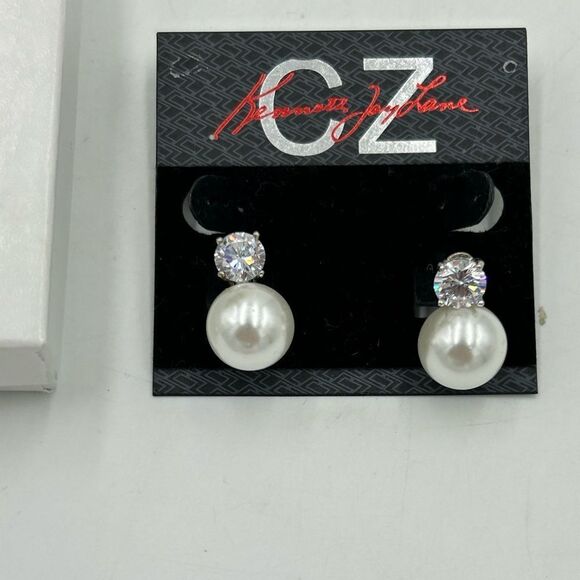 Women’s Kenneth Jay lane Pearl clip on earrings - Picture 1 of 5